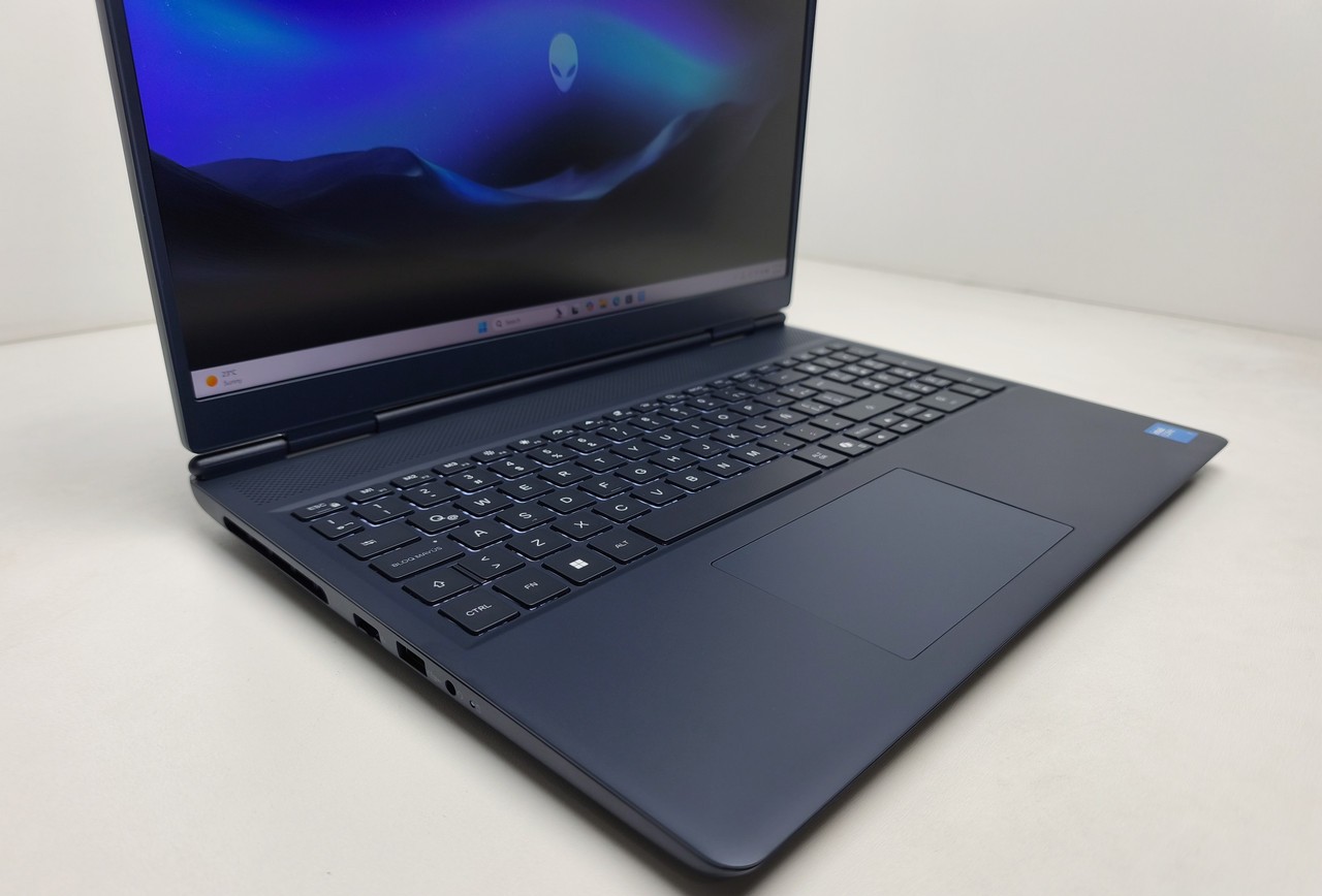 Ігровий ноутбук б/у Dell Alienware 16 Aurora 16 2.5K QHD+ Core 7 240H 16/1TB RTX 5060 8GB